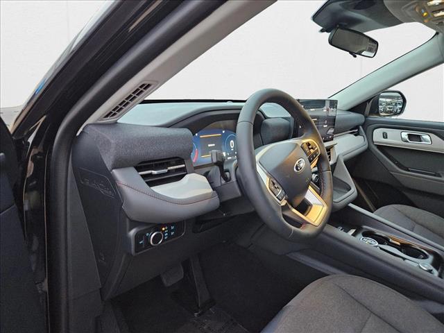 2025 Ford Explorer photo 3