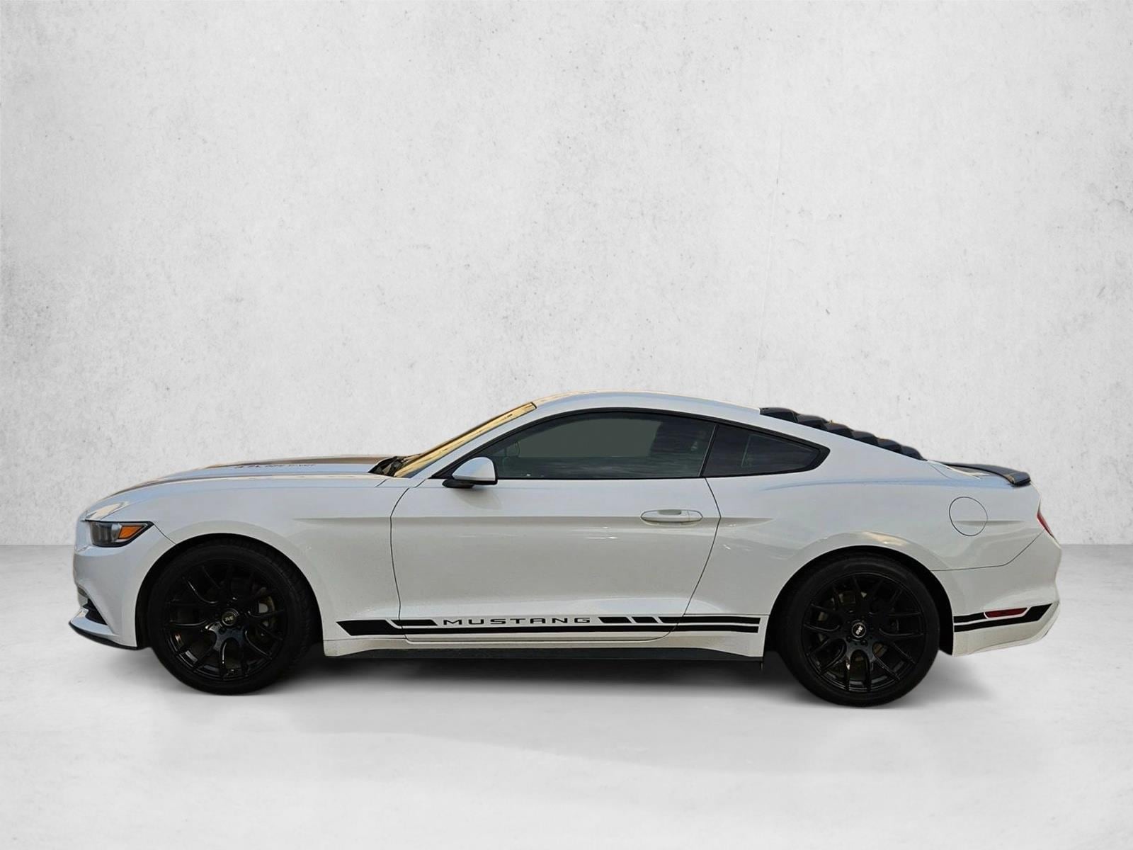 2015 Ford Mustang V6 - Photo 8