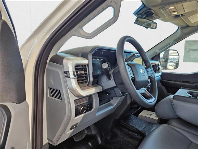2025 Ford F-450 XL photo 3