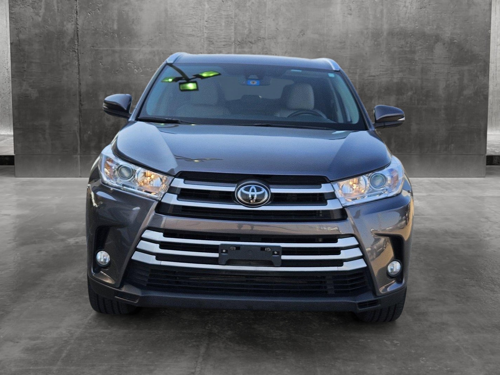 Used 2019 Toyota Highlander XLE with VIN 5TDKZRFH1KS550890 for sale in Fort Worth, TX