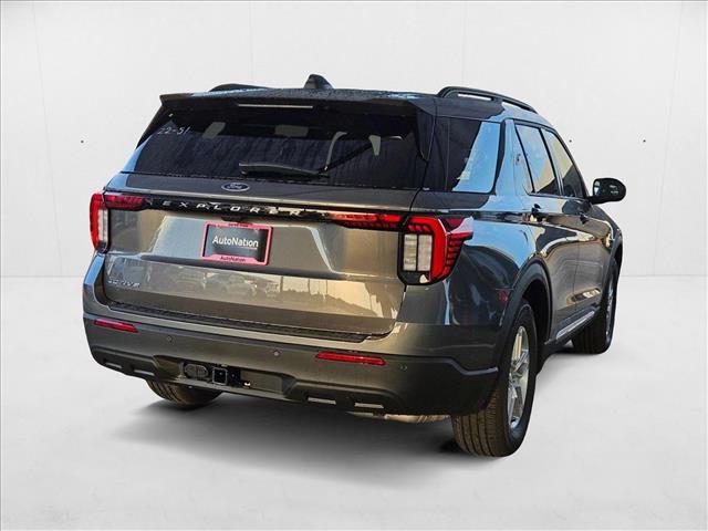 2025 Ford Explorer photo 2