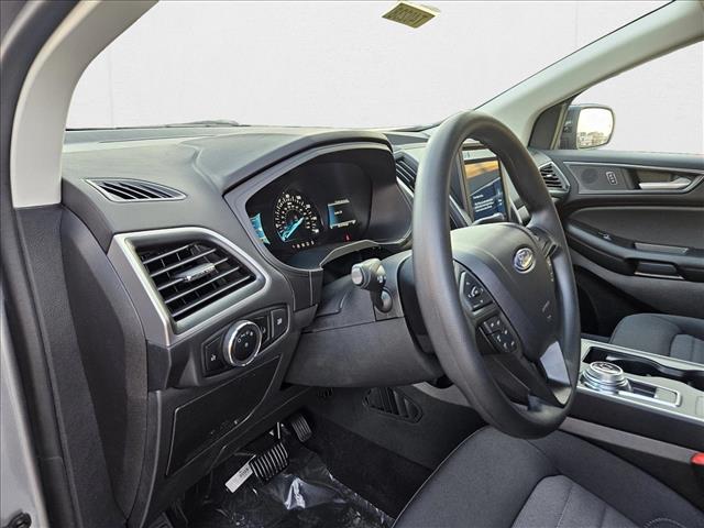 2024 Ford Edge SE photo 2