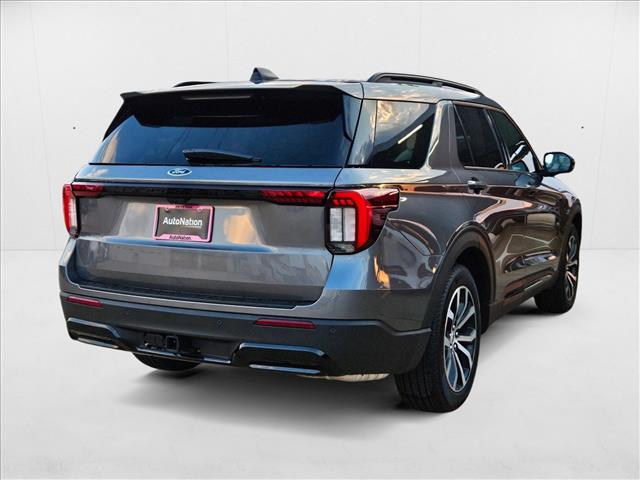 2025 Ford Explorer ST-Line photo 2