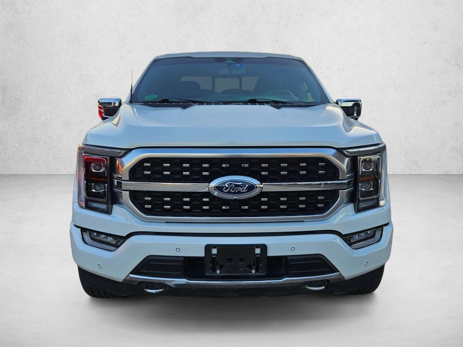 2022 Ford F-150 Platinum photo 2