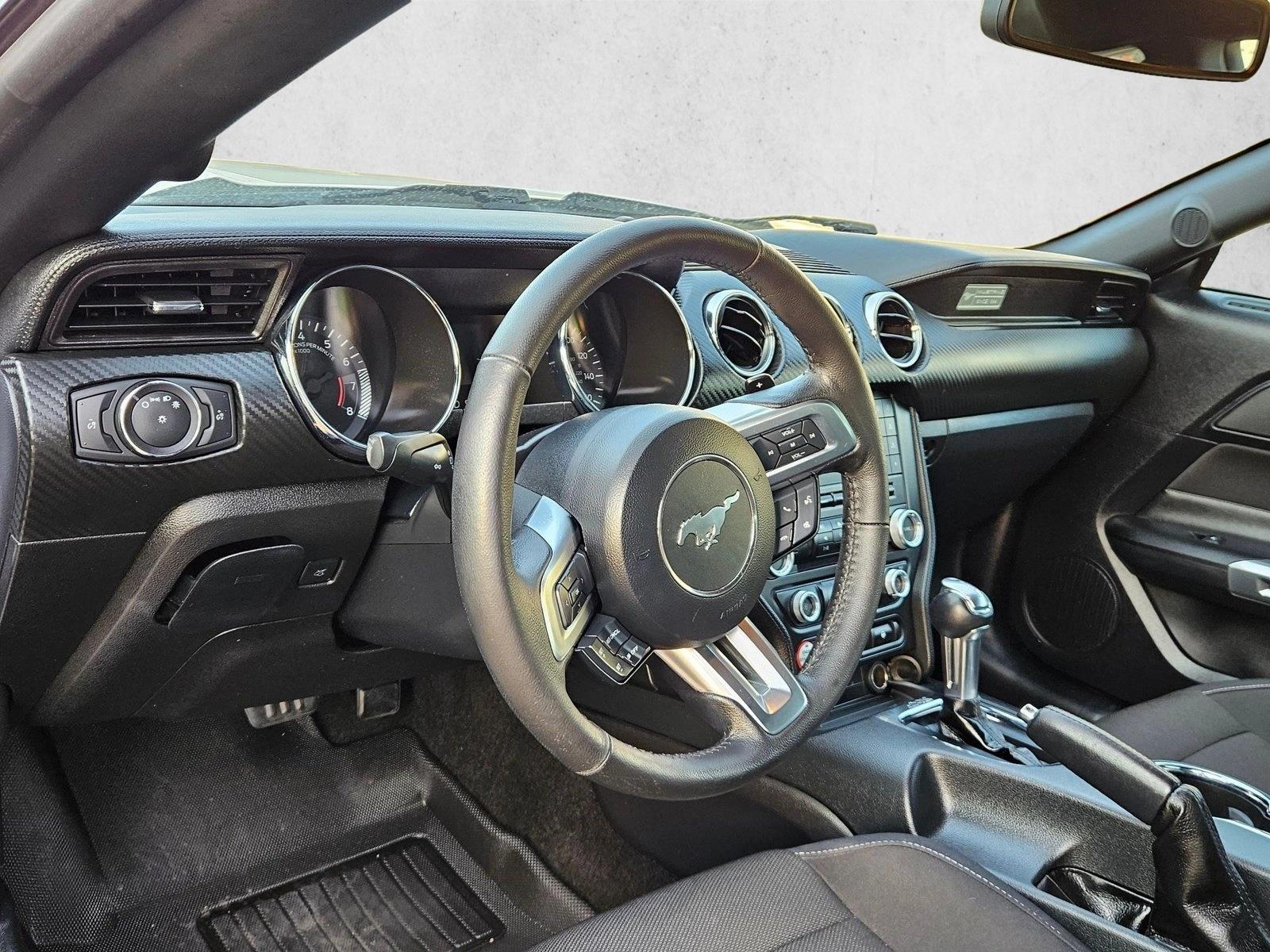 2015 Ford Mustang V6 - Photo 9