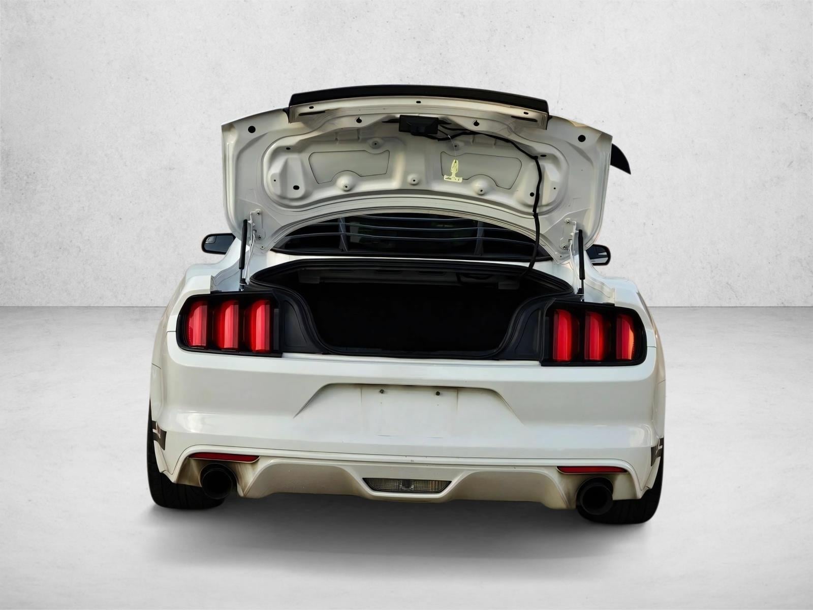 2015 Ford Mustang V6 - Photo 6