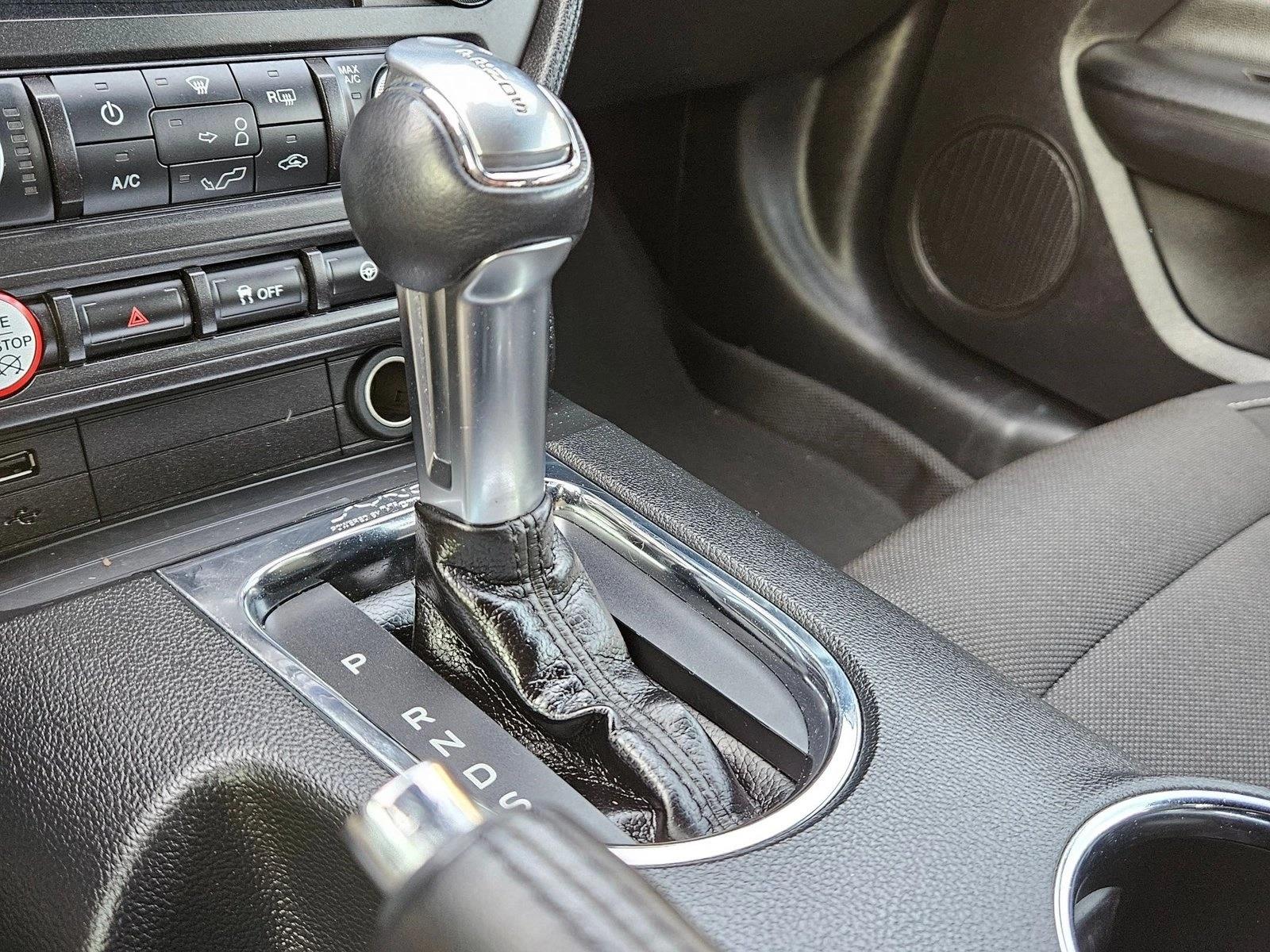 2015 Ford Mustang V6 - Photo 13
