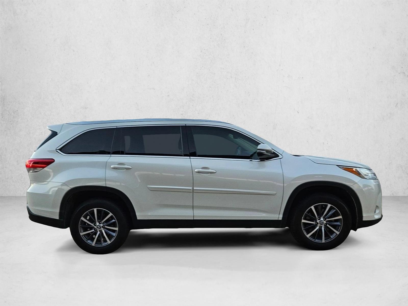 2019 Toyota Highlander XLE photo 3