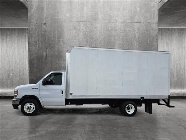 2024 Ford E-450 Cutaway photo 4