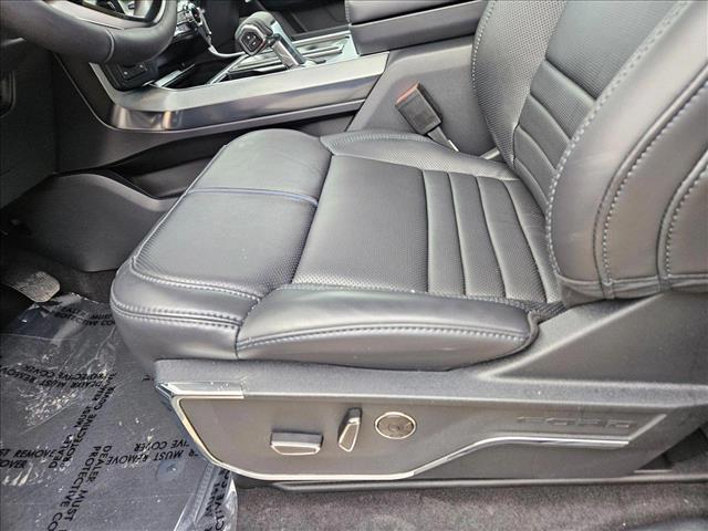 2025 Ford F-150 Platinum photo 4