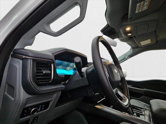 2025 Ford F-150 Lightning photo 3