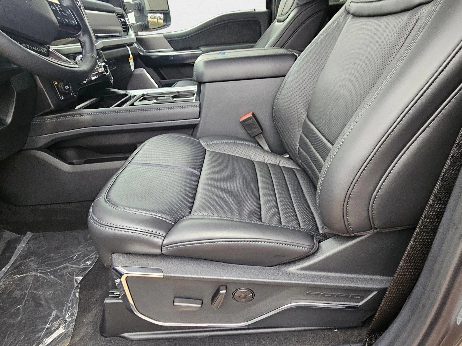 2026 Ford F-350 Super Duty Platinum - Photo 4