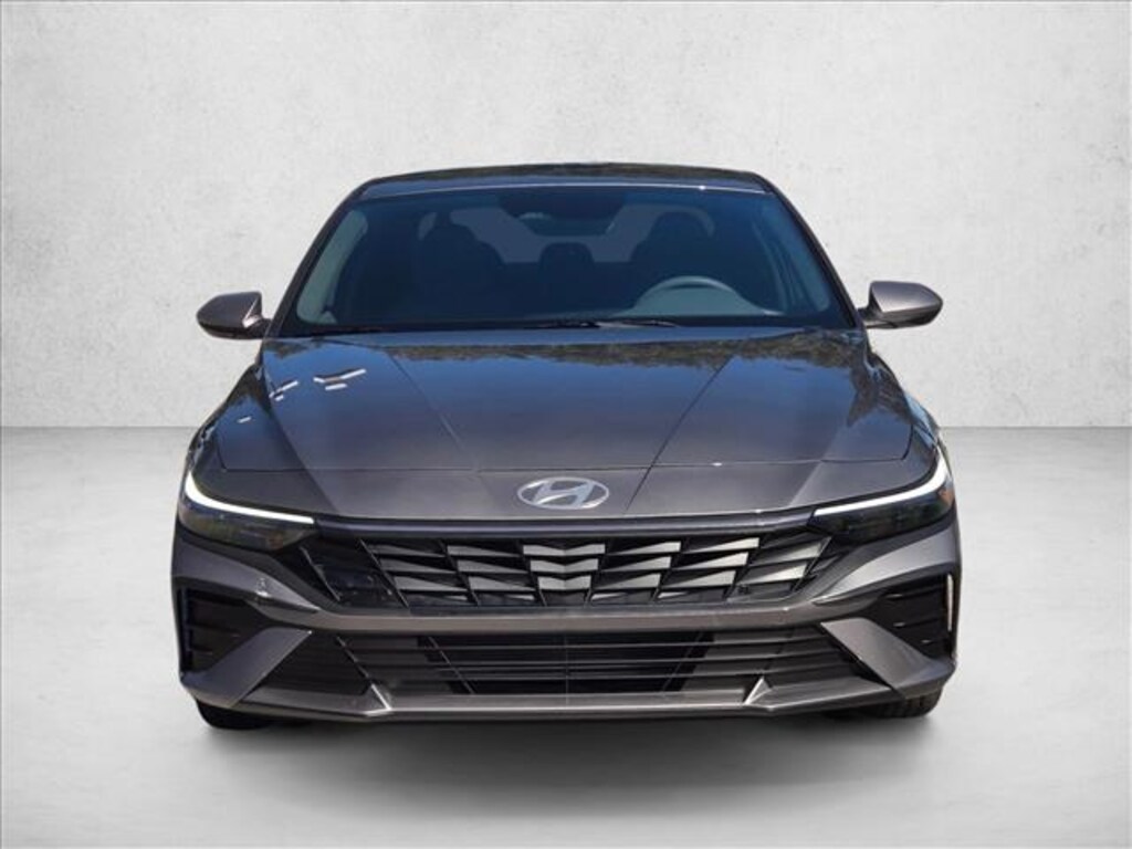 Used 2025 Hyundai Elantra SE Sedan