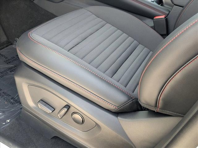 2025 Ford Explorer ST-Line photo 4