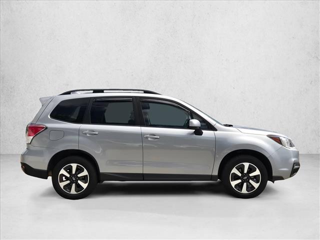 2018 Subaru Forester 2.5i Premium photo 4