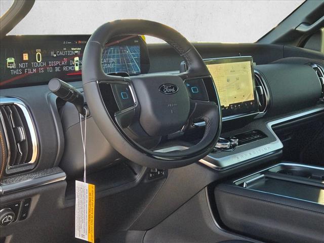 2025 Ford Expedition photo 3