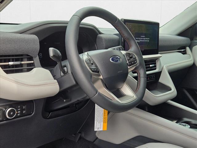 2025 Ford Explorer photo 3