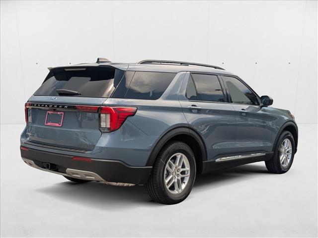 2025 Ford Explorer photo 2