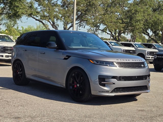 2024 Land Rover Range Rover Sport SE photo 3