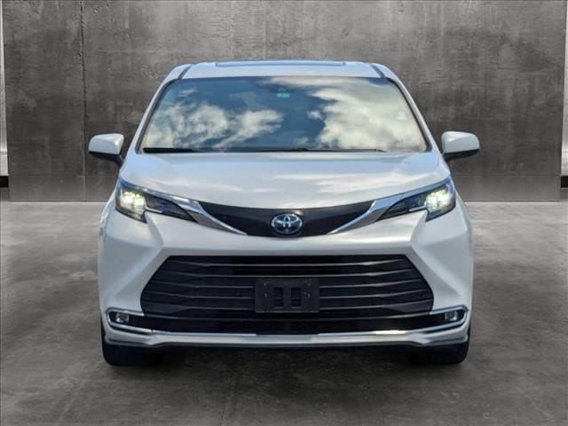 Used 2022 Toyota Sienna XLE with VIN 5TDYRKEC9NS128118 for sale in Saint Petersburg, FL