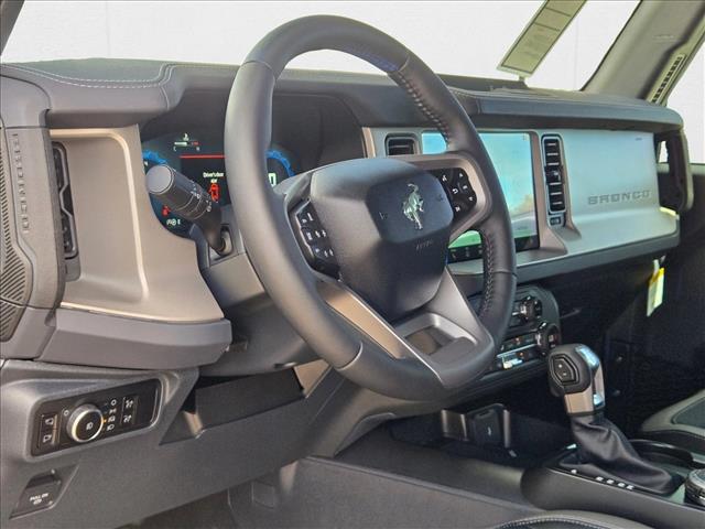 2025 Ford Bronco Outer Banks photo 3