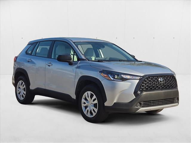 2022 Toyota Corolla Cross L photo 2
