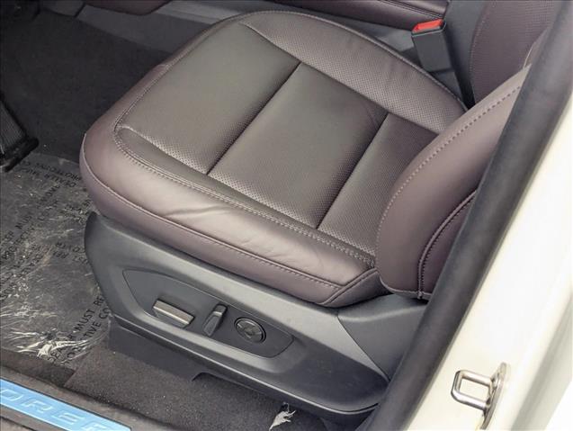 2025 Ford Explorer Platinum photo 4