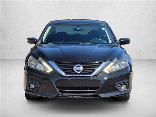 2017 Nissan Altima 2.5 SR photo 2