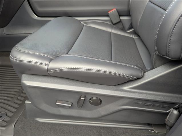 2025 Ford Expedition MAX Platinum photo 4