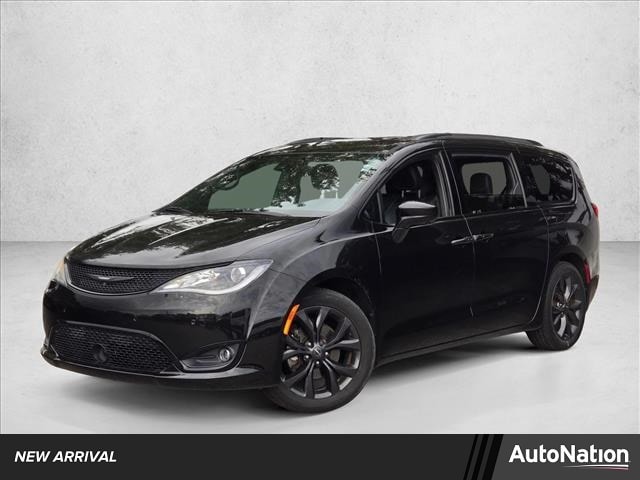 2020 Chrysler Pacifica Touring L Plus's photo