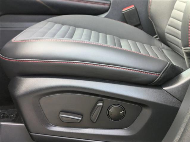 2025 Ford Explorer ST-Line photo 4
