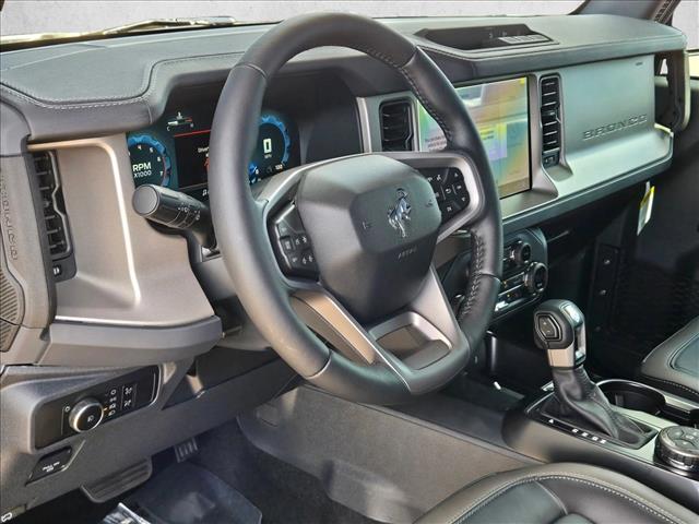 2025 Ford Bronco Outer Banks photo 3