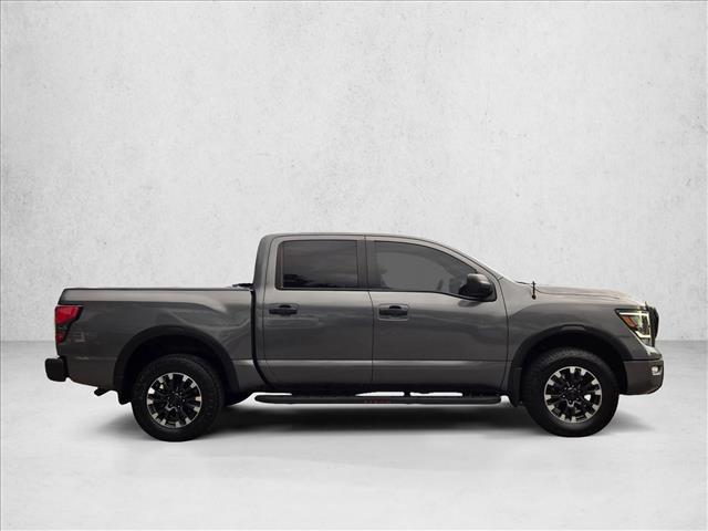2021 Nissan Titan Crew Cab PRO-4X photo 4