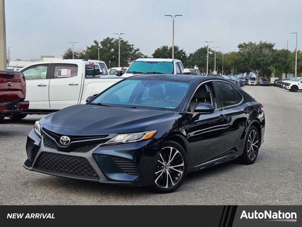 Used 2019 Toyota Camry SE Sedan