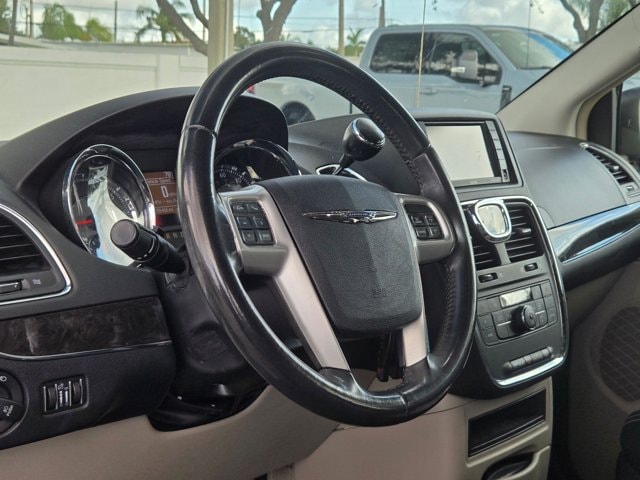 Image of 2016 Chrysler Town & Country Touring Van LWB Passenger