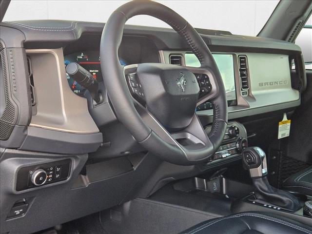 2025 Ford Bronco Outer Banks photo 2