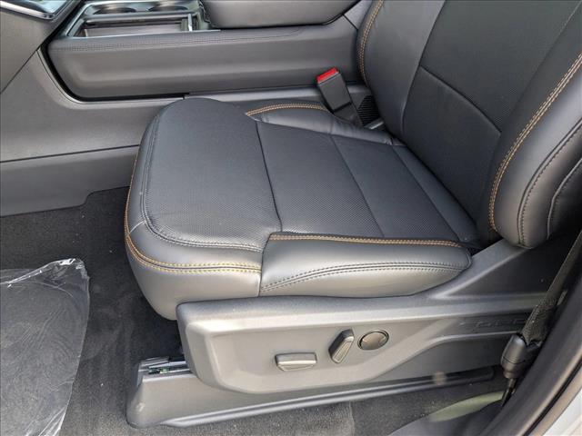 2025 Ford Expedition photo 4