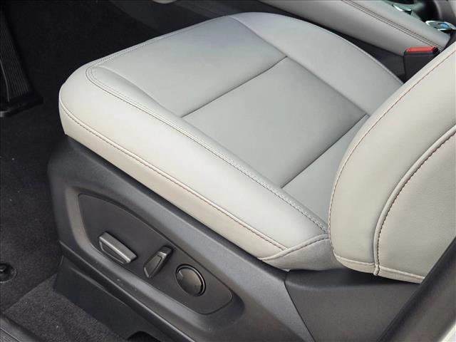 2025 Ford Explorer photo 4