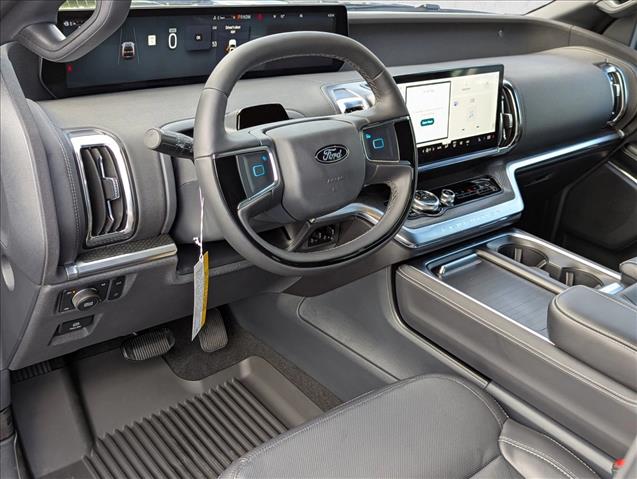 2025 Ford Expedition MAX Platinum photo 3