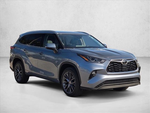 2023 Toyota Highlander Limited photo 3