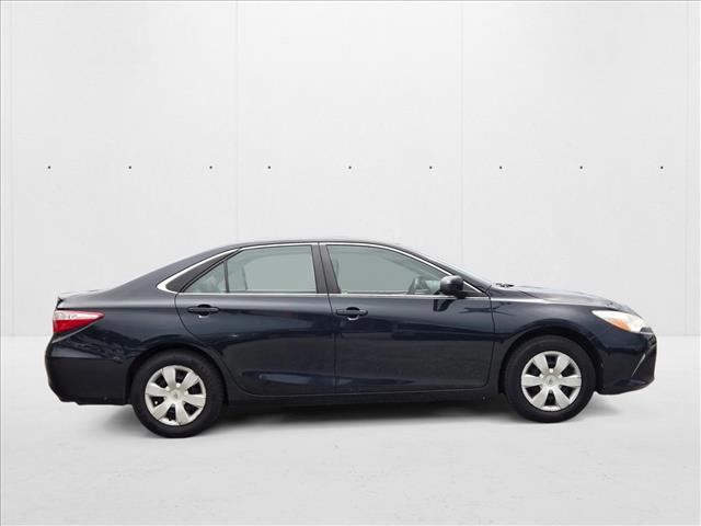 2017 Toyota Camry LE SE photo 2