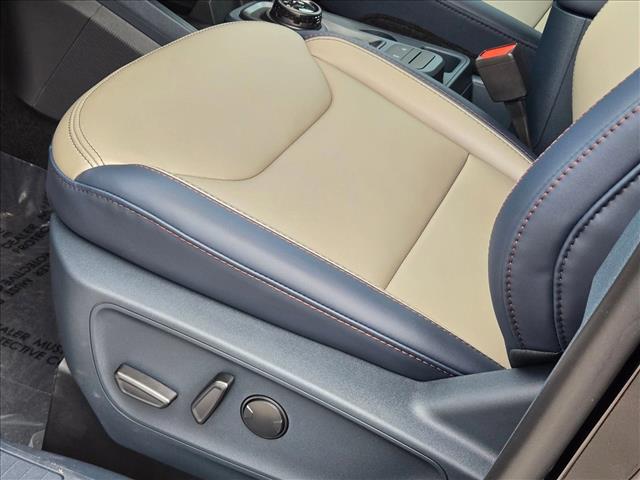 2025 Ford Maverick Lariat photo 3