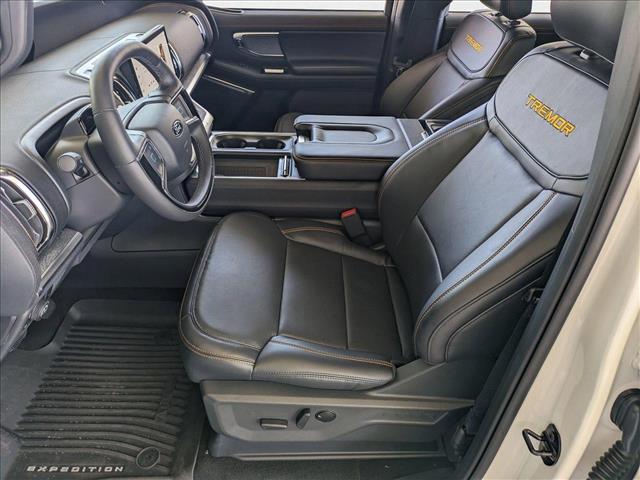 2025 Ford Expedition photo 4