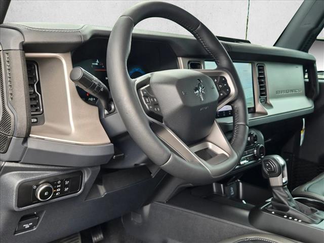 2025 Ford Bronco Outer Banks photo 3