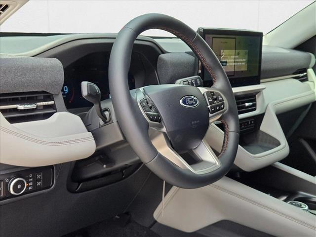 2025 Ford Explorer photo 3