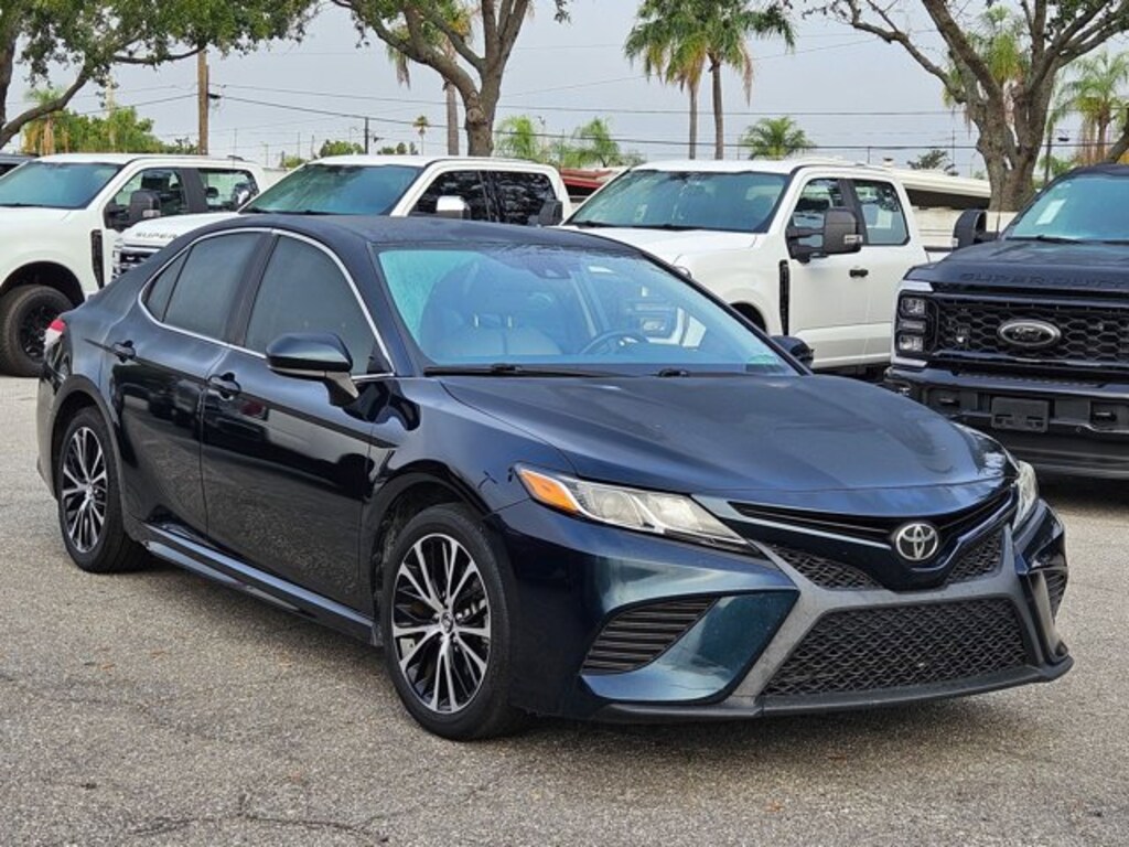 Used 2019 Toyota Camry SE Sedan