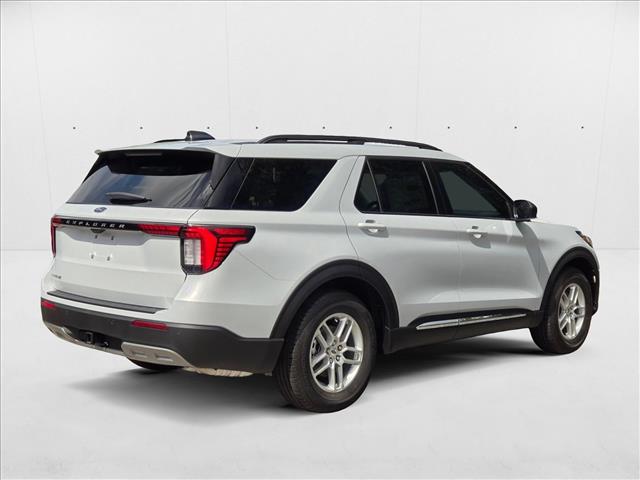 2025 Ford Explorer photo 2