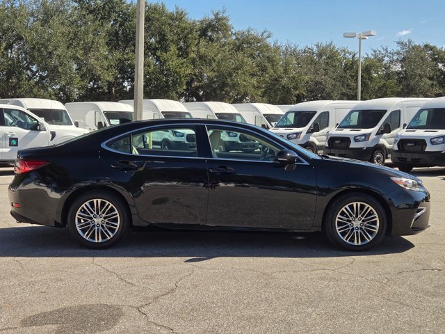 2017 Lexus ES 350 photo 4