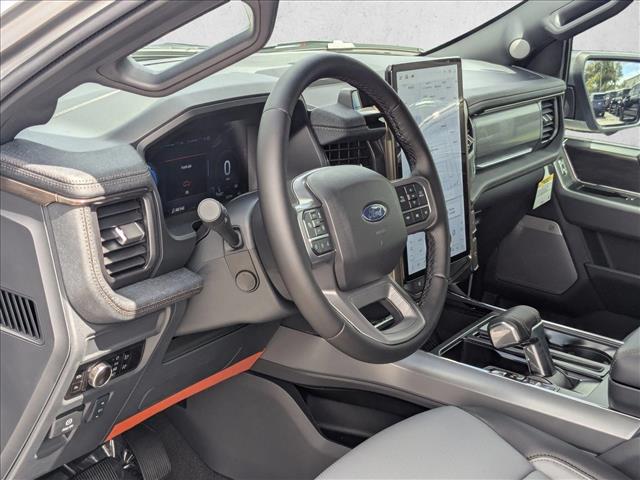 2025 Ford F-150 Lightning Lariat photo 3