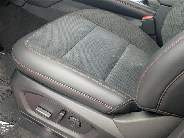 2025 Ford Explorer ST photo 4